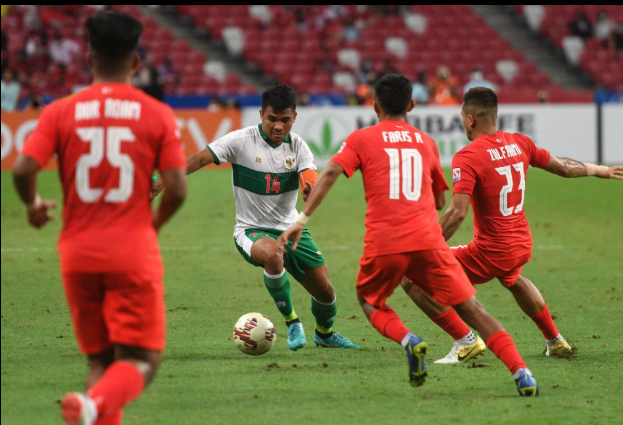Aksi pemain dalam laga Singapura vs Indonesia Piala ASEAN 2026
