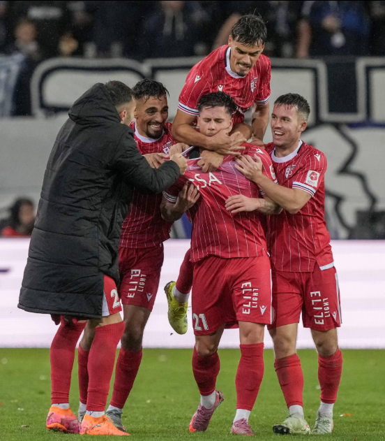 Pemain FC Sion bersiap menghadapi laga Sion vs Ajax
