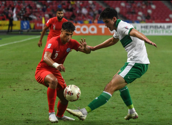 Aksi pemain dalam laga Singapura vs Indonesia Piala ASEAN 2026