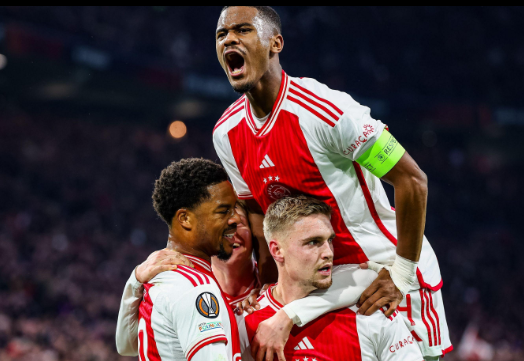 Selebrasi pemain Ajax jelang pertandingan Sion vs Ajax